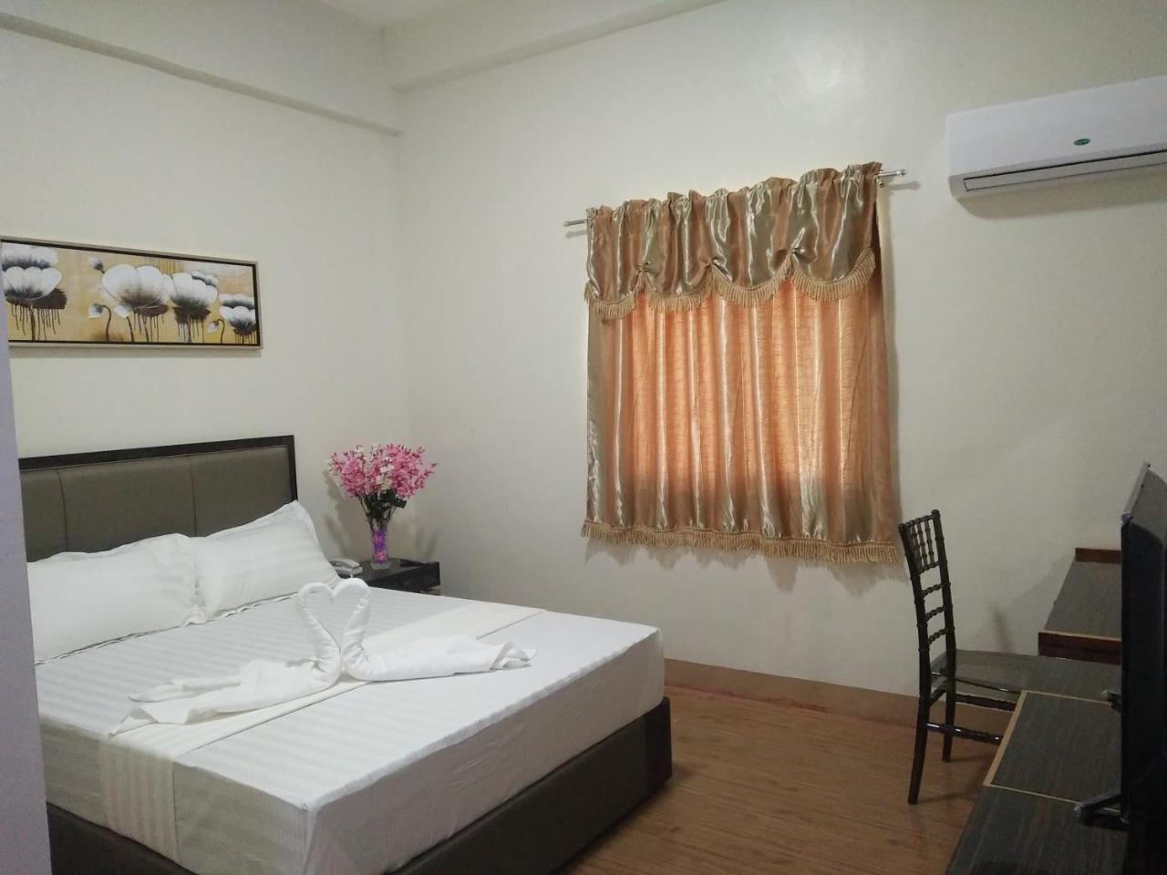 Meaco Royal Hotel - Batangas City Exterior foto