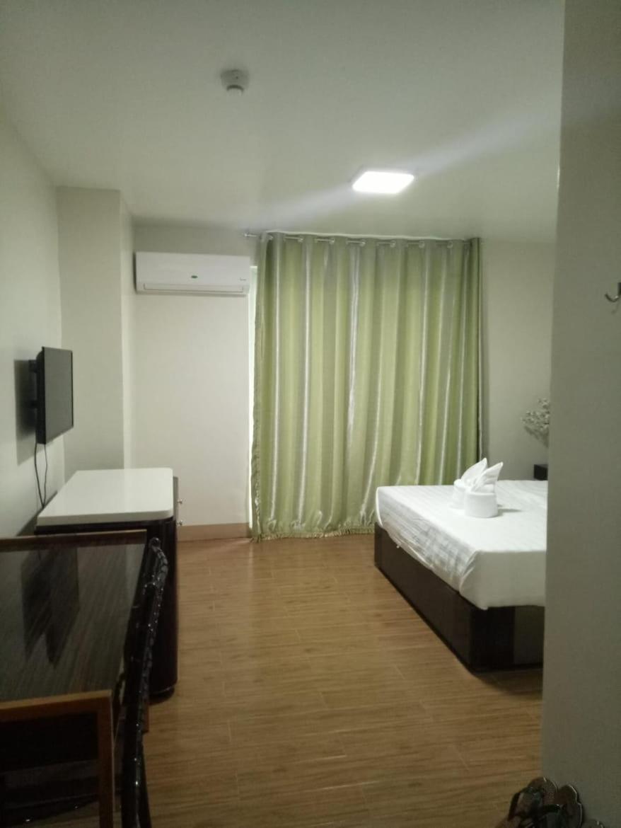 Meaco Royal Hotel - Batangas City Exterior foto